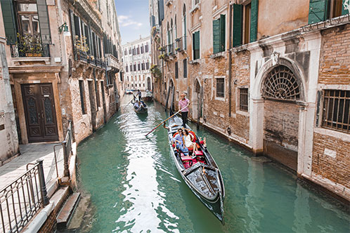 Excursiones en tierra, góndola en Venecia. SoloCruceros.com Excursiones en tierra, góndola en Venecia. SoloCruceros.com