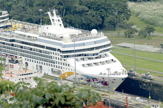 Crucero NCL en el Canal de Panamá. SoloCruceros.com Crucero NCL en el Canal de Panamá. SoloCruceros.com