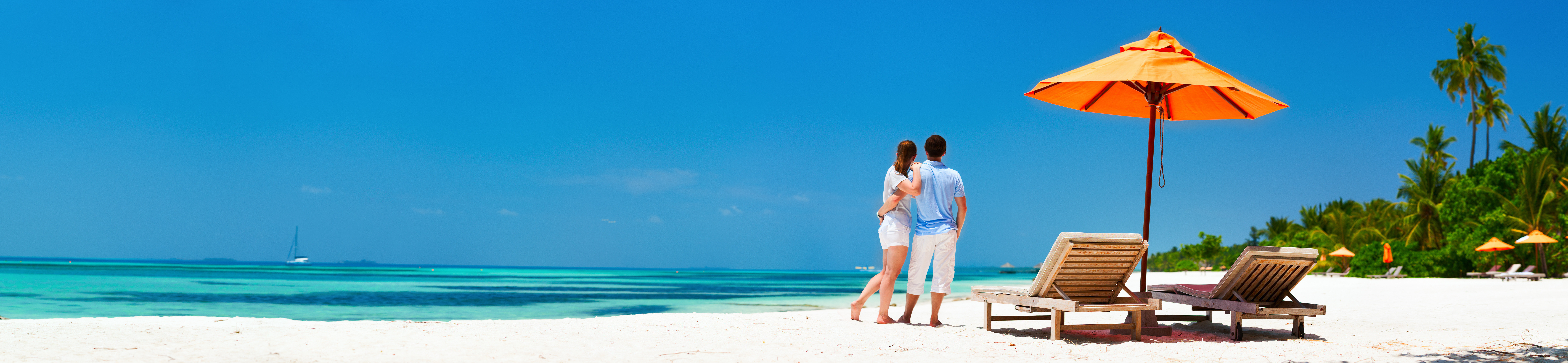 Pareja disfrutando del sol y la playa del Caribe. SoloCruceros.com Pareja disfrutando del sol y la playa del Caribe. SoloCruceros.com
