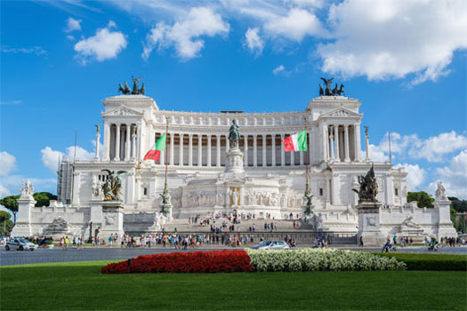 Monumento Nazionale a Vittorio Emanuele II en Plaza Venezia, Roma. SoloCruceros.com Monumento Nazionale a Vittorio Emanuele II en Plaza Venezia, Roma. SoloCruceros.com