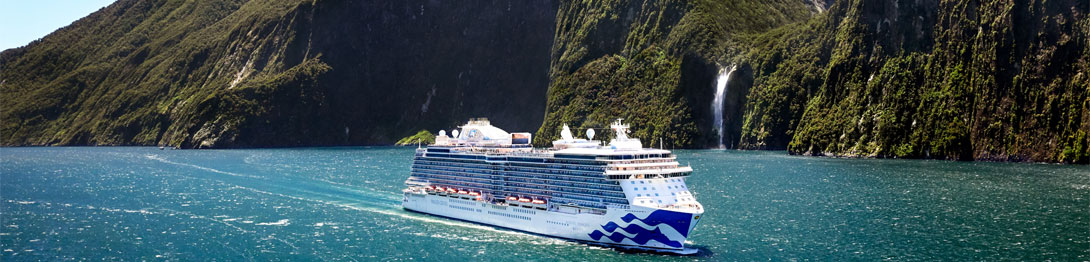 Barco Princess Cruises navegando por los fiordos de Nueva Zelanda. SoloCruceros.com Barco Princess Cruises navegando por los fiordos de Nueva Zelanda. SoloCruceros.com