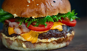 Típica hamburguesa neoyorkina. SoloCruceros.com Típica hamburguesa neoyorkina. SoloCruceros.com