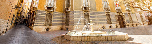 Visita las callejuelas de Valencia en tu crucero. SoloCruceros.com Visita las callejuelas de Valencia en tu crucero. SoloCruceros.com