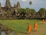 Crucero-Camboya-Angkor-Wat-Monjes-paseando