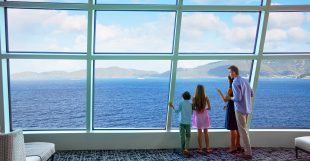 Crucero_Familia_NCL_Joy_Observation_Lounge_Phase