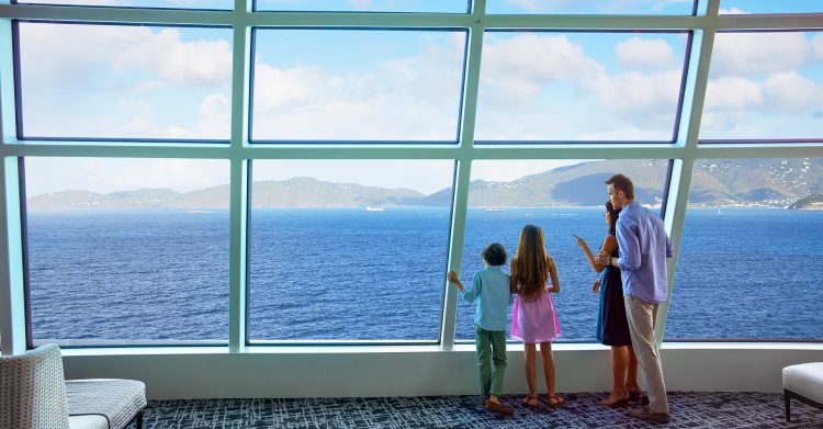 Crucero_Familia_NCL_Joy_Observation_Lounge_Phase