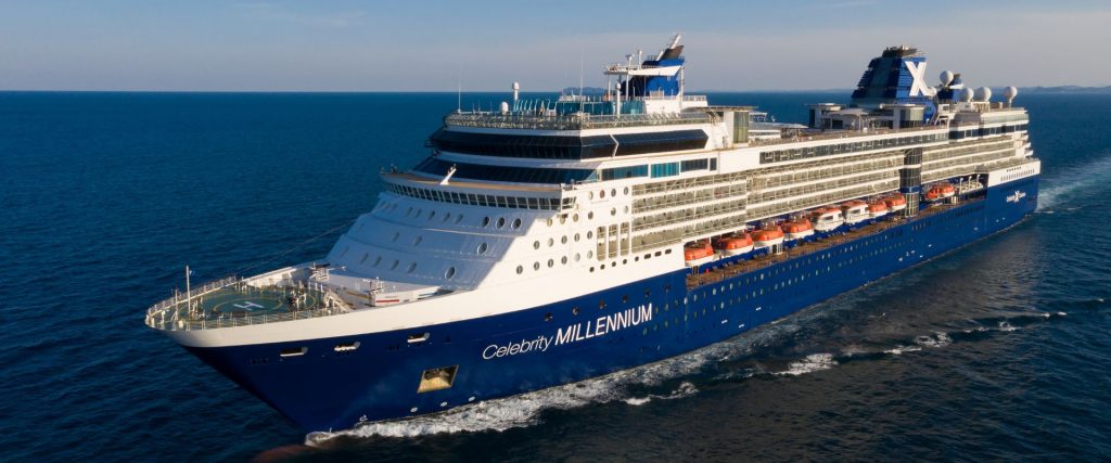 Celebrity Cruises: experiencias premium a bordo de un crucero Barco de crucero Celebrity Cruises en ruta por el océano