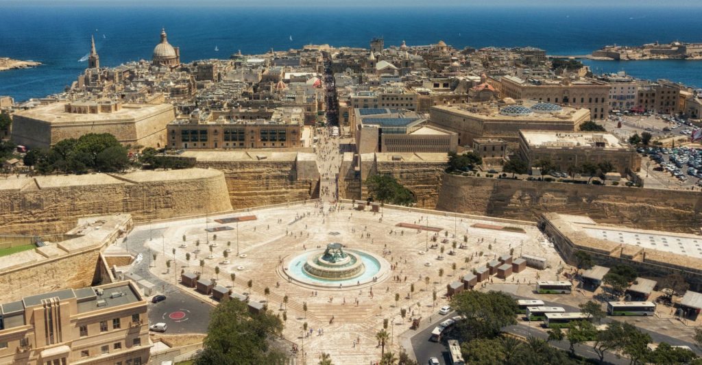 Malta: dragones, túneles y la épica de los caballeros Murallas de La Valeta, antigua fortaleza de los caballeros