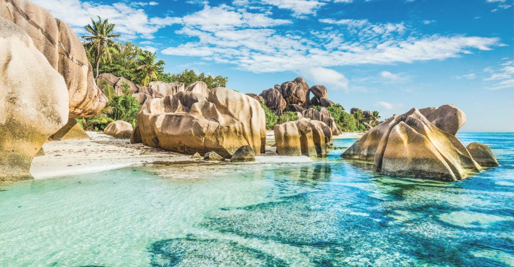 Anse Source d’Argent: belleza sin filtros en crucero Anse Source d’Argent, la playa más icónica de Seychelles, accesible en crucero