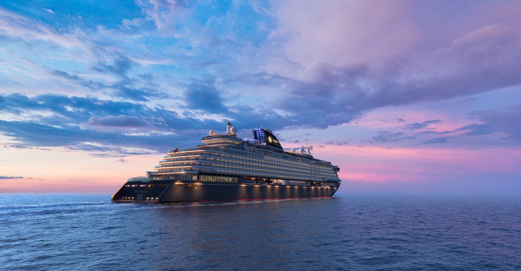 Imagen aérea del crucero Explora II surcando los mares con rumbo a la Costa Adriática