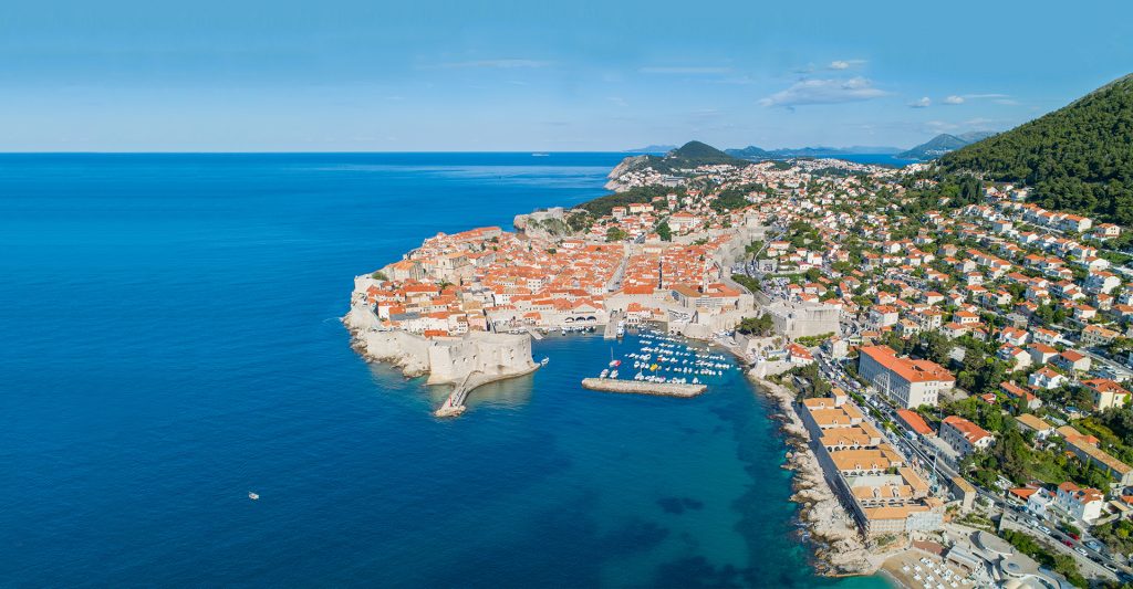 Imagen aérea de la Playa Benje en Dubrovnik, escala habitual de crucero de la naviera MSC Opera