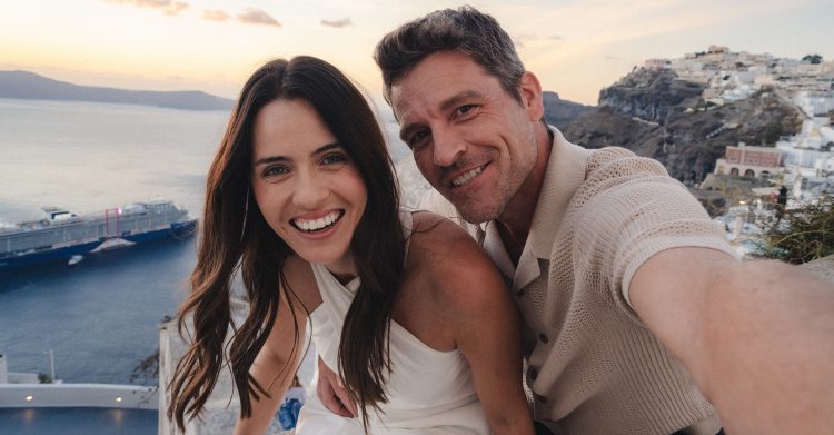 crucero-ventajas-pareja-islas-griegas-barco-celebrity
