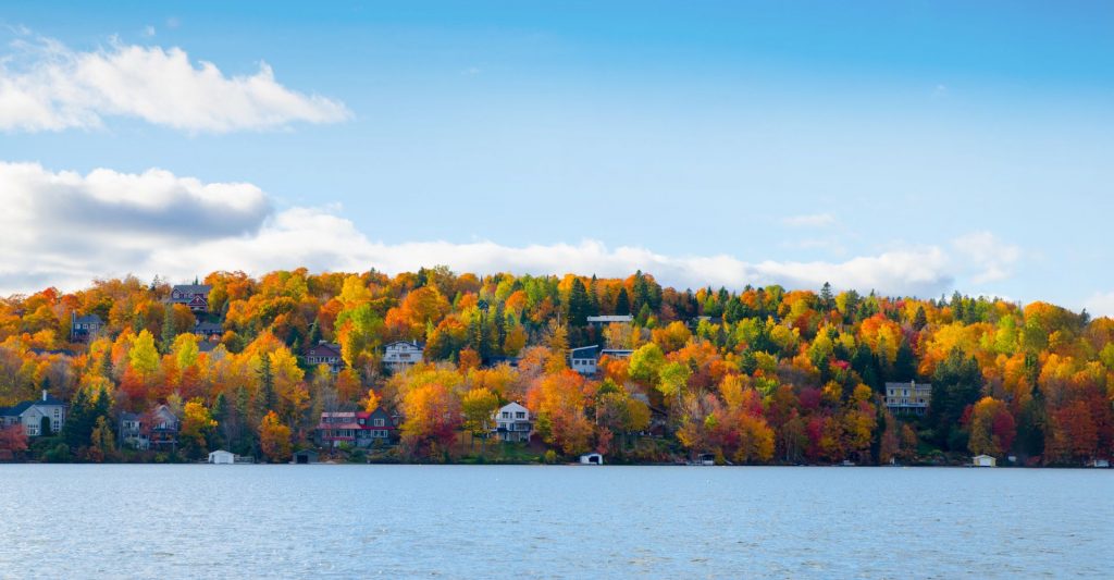 Paisaje del itinerario de crucero por Canadá y Nueva Inglaterra visto desde el barco
