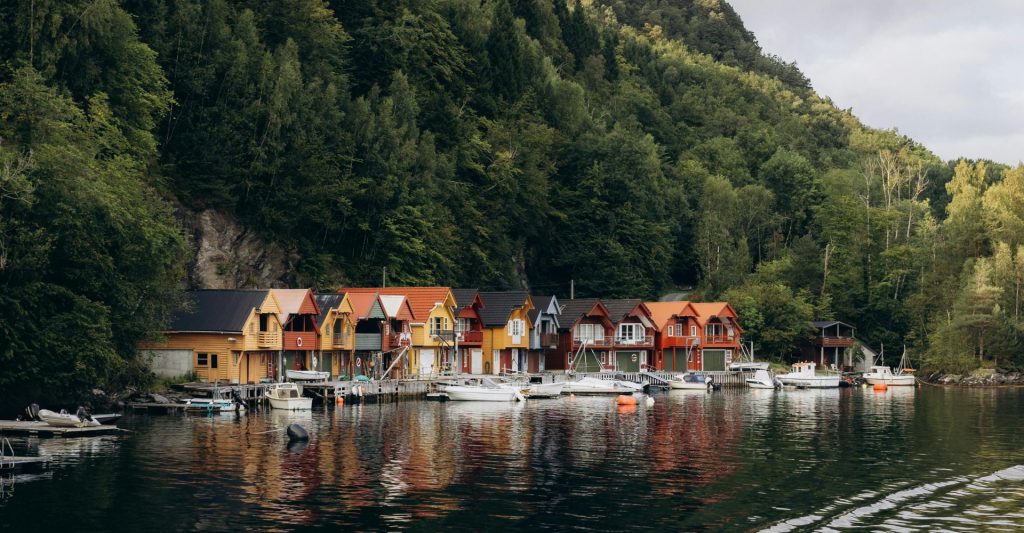 Bryggen, patrimonio histórico en Bergen Casas de colores en Bergen vistas desde un crucero