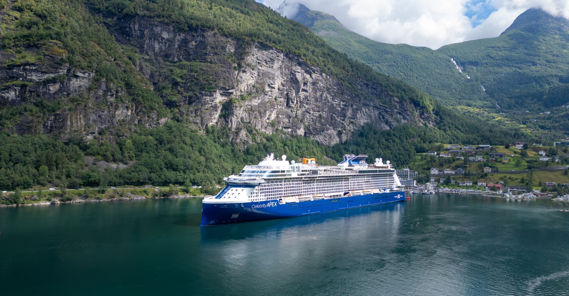 Experiencia a bordo de un crucero Celebrity Cruises en Noruega, con vistas al fiordo