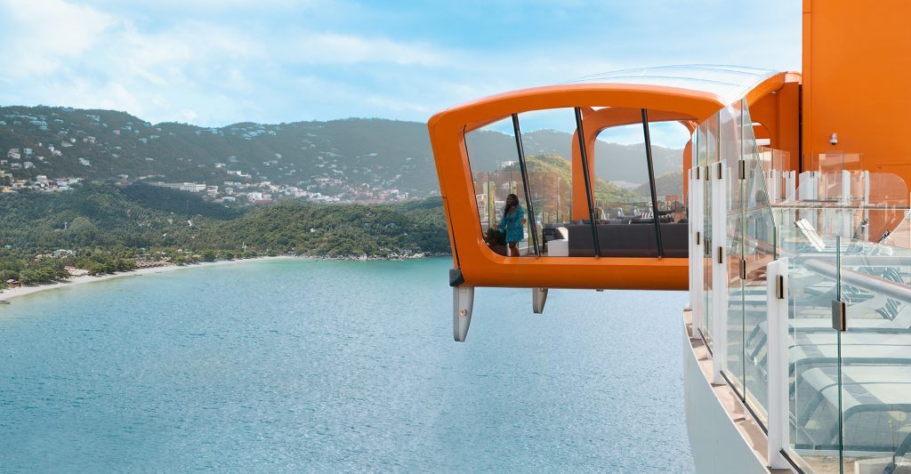 Imagen de la plataforma flotante Magic Carpet de un Crucero Celebrity