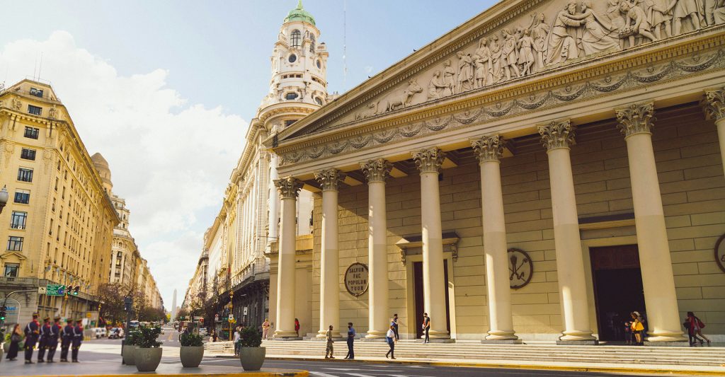 Una calle en Buenos Aires, escala de Crucero por Latinoamérica Imagen de una calle en Buenos Aires, escala de Crucero por Latinoamérica
