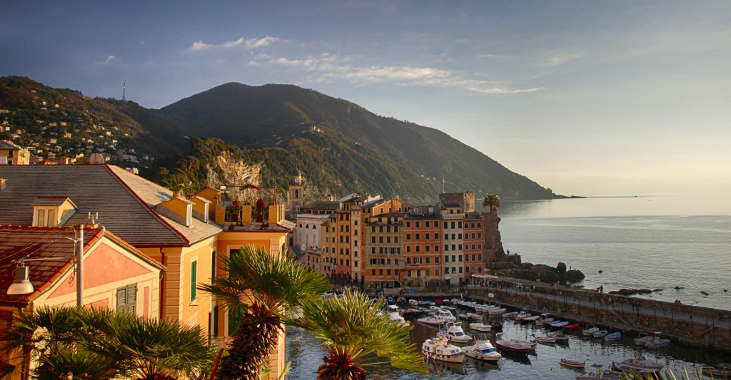 Imagen del atardecer en Génova, destino perfecto para una escala de Crucero 