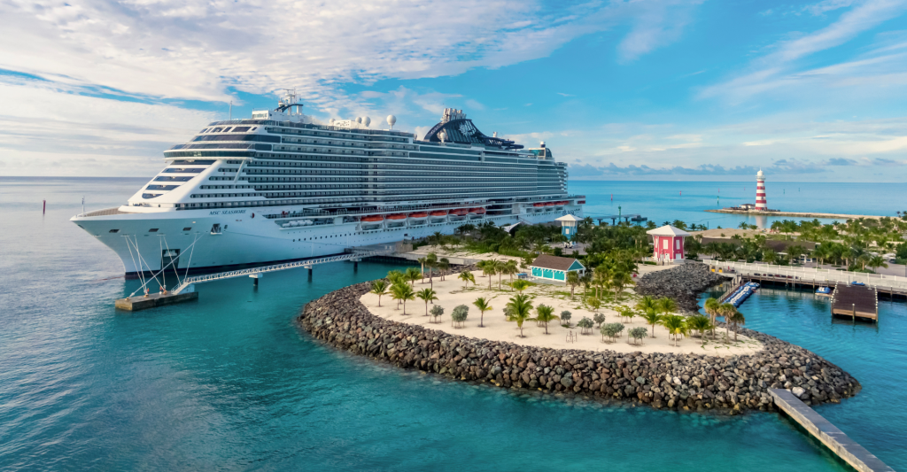 Crucero MSC atracado en una isla privada.