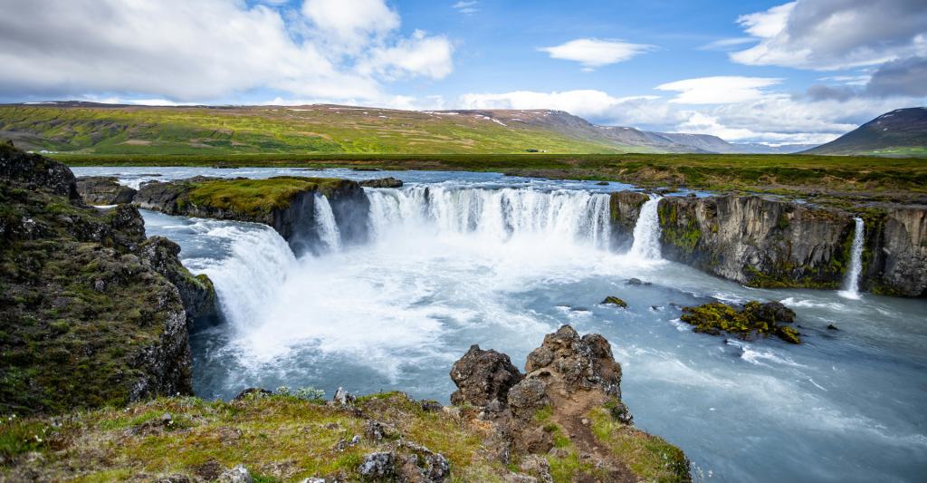 Fotografía de las cascadas de Godafoss, Islandia, destino de crucero