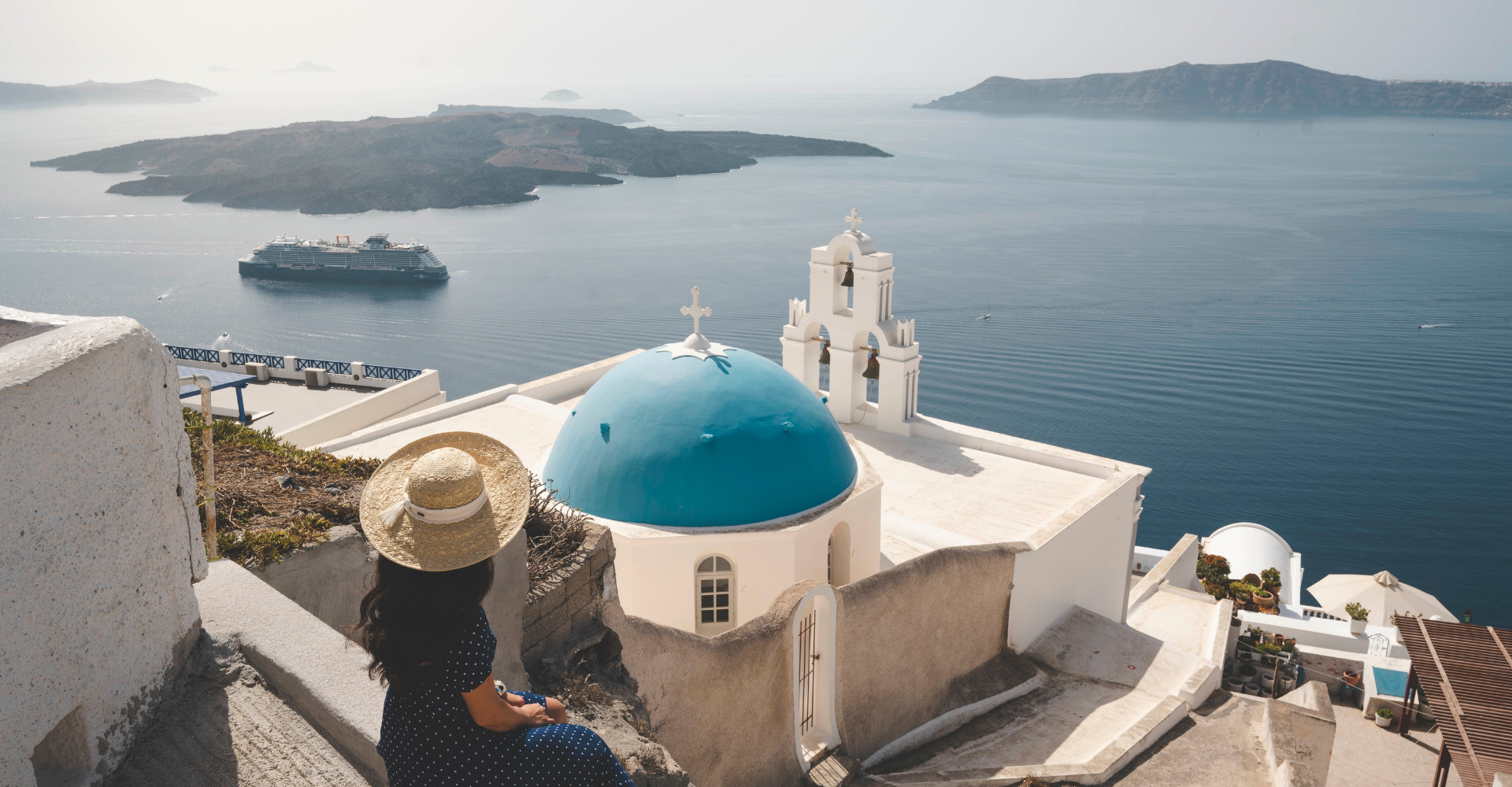mujer-santorini-crucero