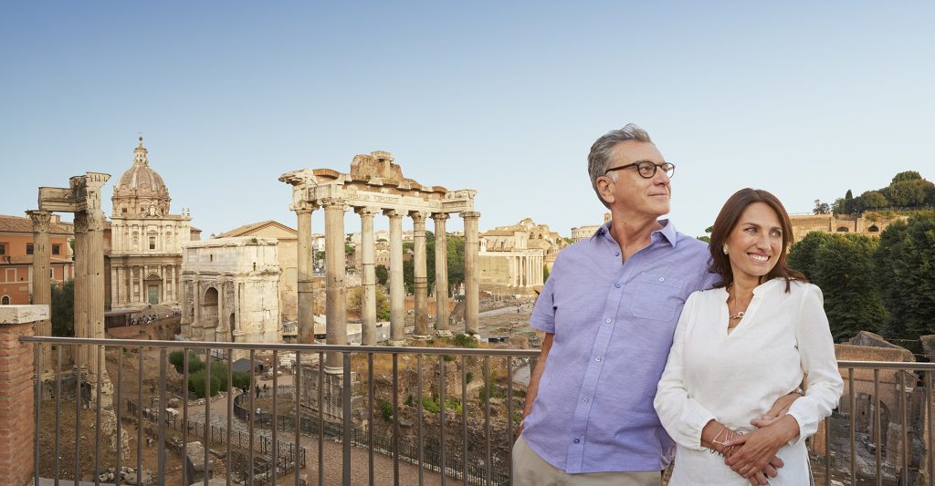 Crucero Todo Incluido: Imagen de una pareja en su escala de NCL en Roma 