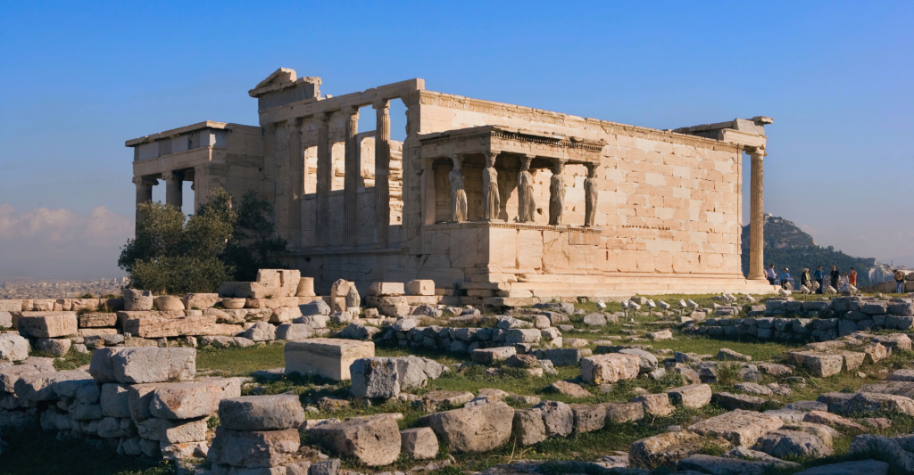 Fotografía de la acrópolis con estatuas Korai, Atenas, Grecia, destino de crucero