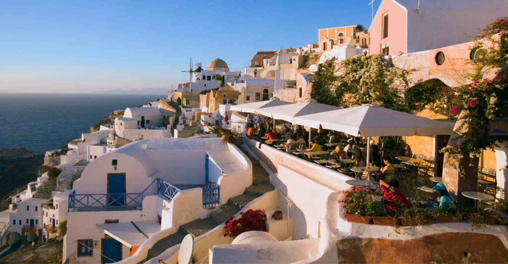 Fotografía de unas casas en Santorini, destino de crucero