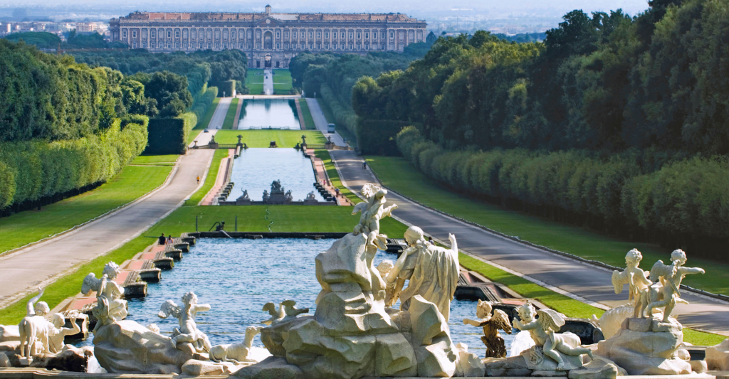 Fotografía del palacio real de caserta en nápoles, destino de crucero