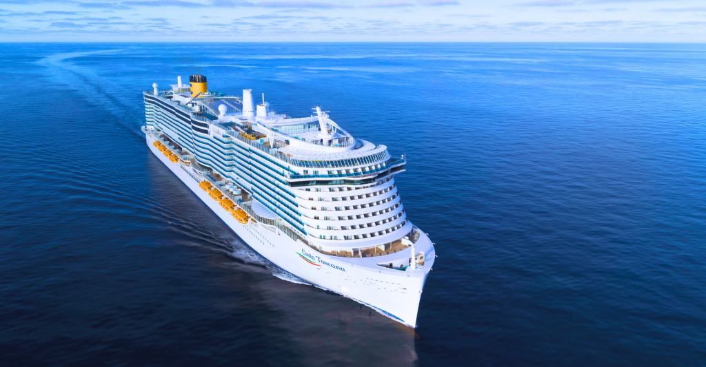 Crucero Costa Toscana, Costa Cruceros en el mar Fotografía de un crucero Costa Toscana de Costa Cruceros en el mar