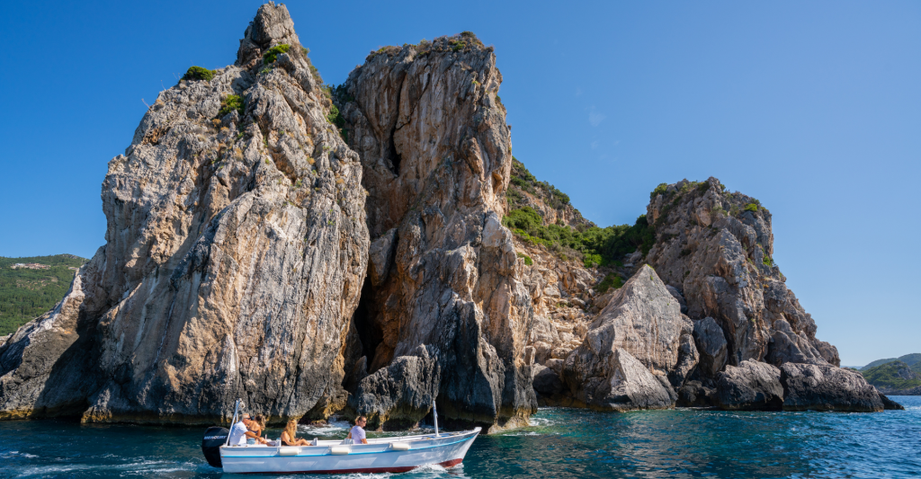 Cuevas de Corfú, destino crucero Fotografía de las cuevas de Corfú, destino de crucero