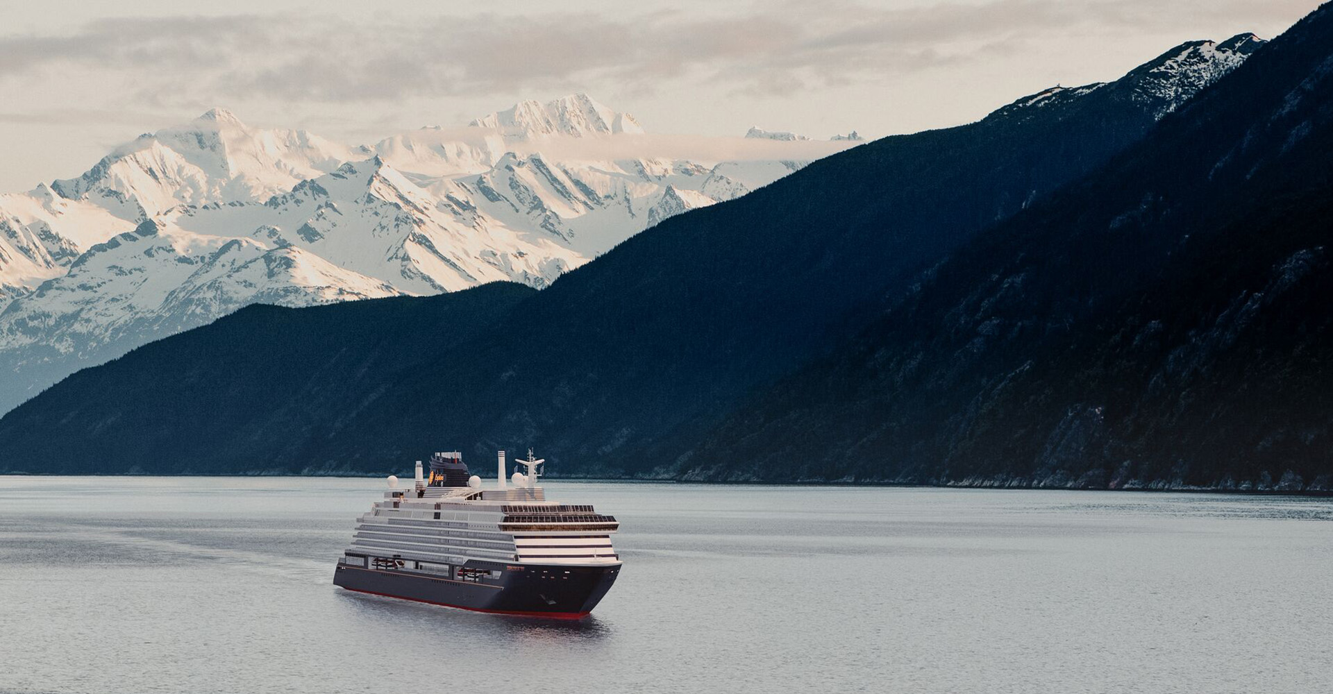 El crucero de lujo Explora I surcando los mares Imagen del crucero de lujo Explora I surcando los mares
