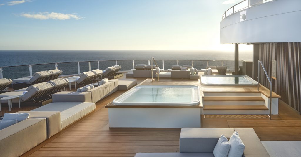 The Haven de NCL: relax y exclusividad en los cruceros Norwegian Cruise Line Zona privada con jacuzzis y solárium exclusivo de The Haven en los cruceros NCL