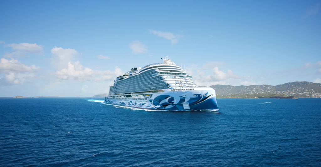 Norwegian Prima con servicio de WiFi a bordo durante la navegación Norwegian Prima navegando por el mar, ejemplo de crucero con conexión WiFi e Internet a bordo