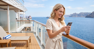 Mujer-movil-wifi-a-bordo-crucero
