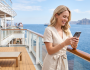 Mujer-movil-wifi-a-bordo-crucero Mujer-movil-wifi-a-bordo-crucero