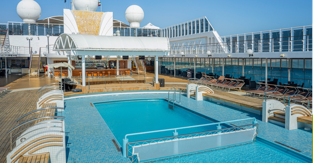 Piscina en cubierta MSC Opera Imagen de la piscina de cubierta del MSC Opera