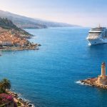 destino-crucero-costero-barco-acercandose-puerto