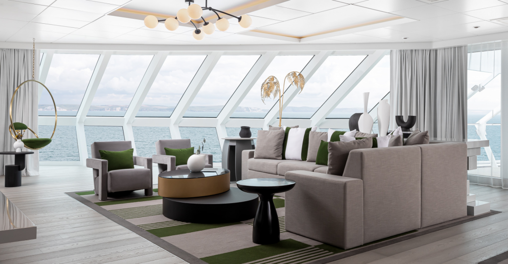 Suite de Celebrity Cruises con amplio salón y vistas al mar Suite de Celebrity Cruises con amplio salón y vistas al mar