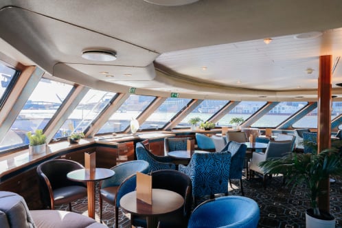 Servicio atento y profesional Crucemundo Cruises. SoloCruceros.com