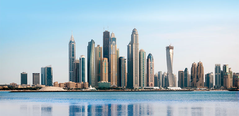 Cruceros desde Dubái al mejor precio, rascacielos. SoloCruceros.com