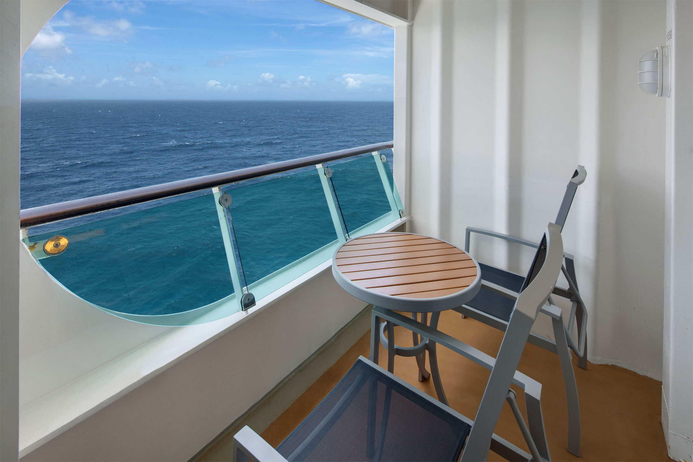 Balcón y vista al mar